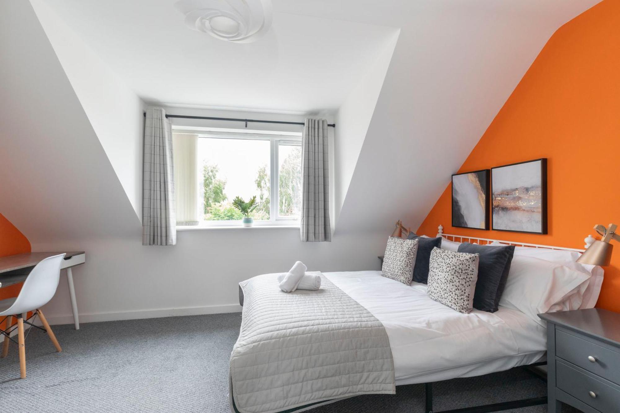 Modern Four Bedroom Four Bathroom Home Cheltenham Eksteriør bilde